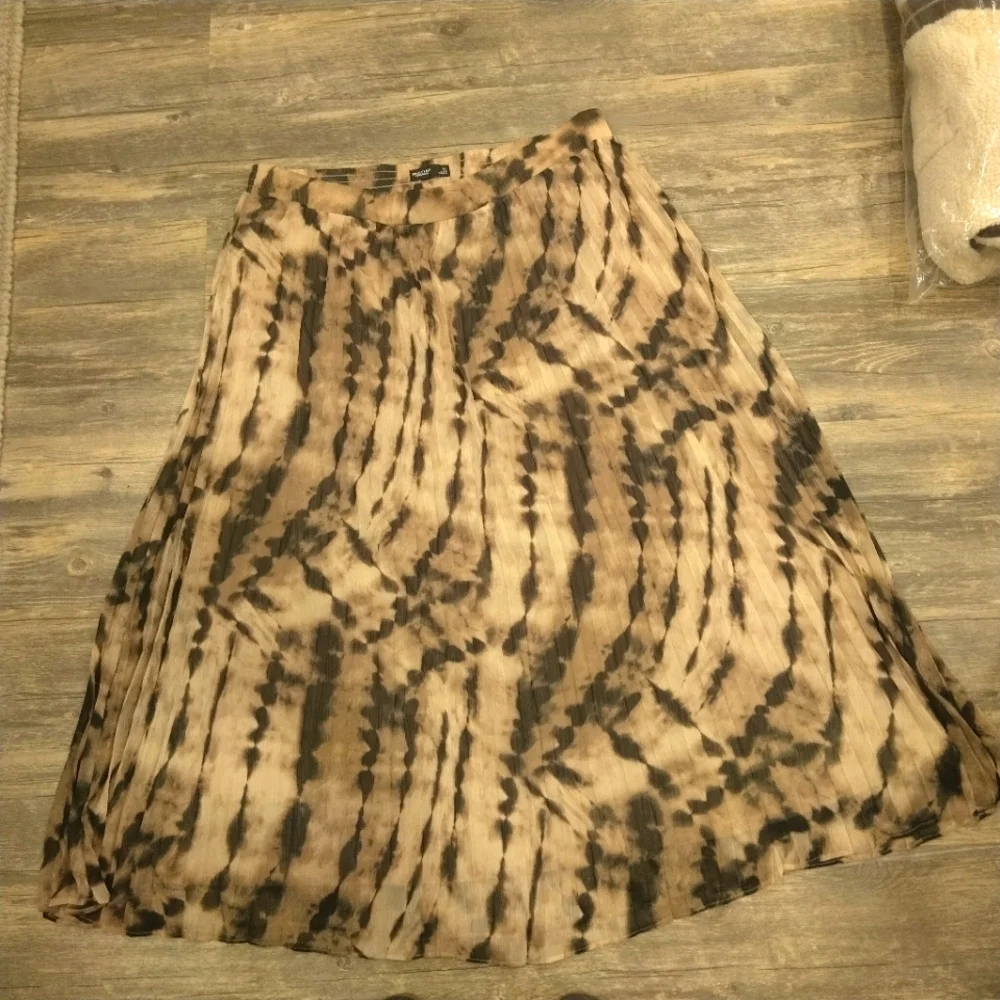 Vera Wang Pleated Midi Skirt - Picture 6 of 8